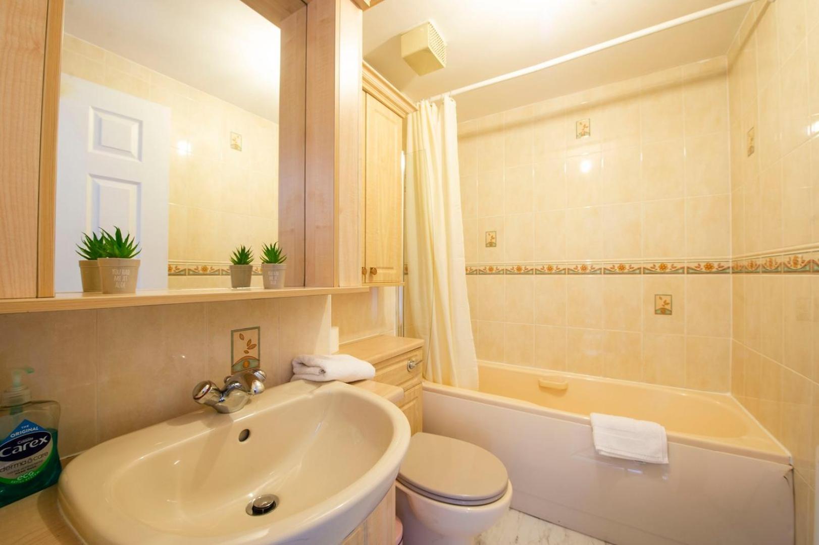 Guestready - Nice 3Bdr Apart W/ Private Parking エディンバラ エクステリア 写真